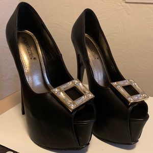 Brand new shoe dazzle black heels♥️